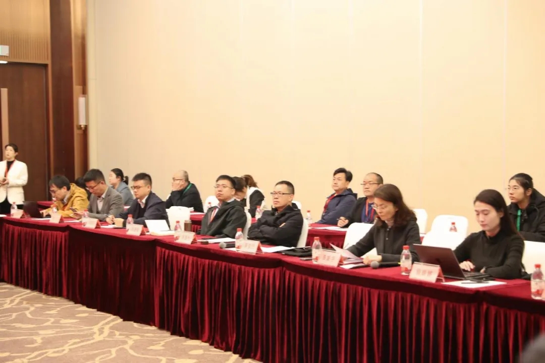 農(nóng)業(yè)低空無人機(jī)應(yīng)用場景與標(biāo)準(zhǔn)化交流會：共探智慧農(nóng)業(yè)新未來 